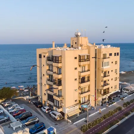 Lazuli Sea View Beachfront Nr 305 * Λάρνακα